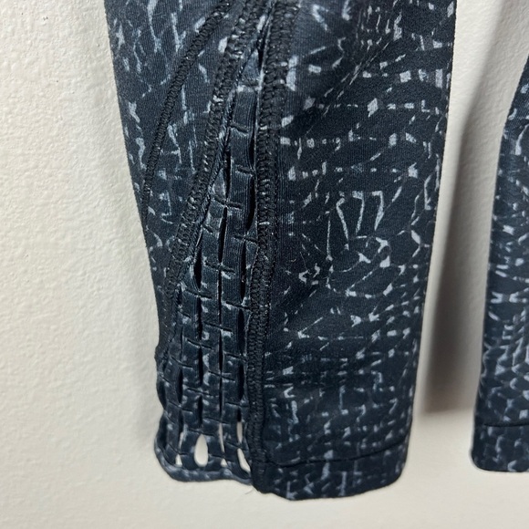 Lululemon True Self Crop II Samba Snake Battleship Black - Picture 3 of 5